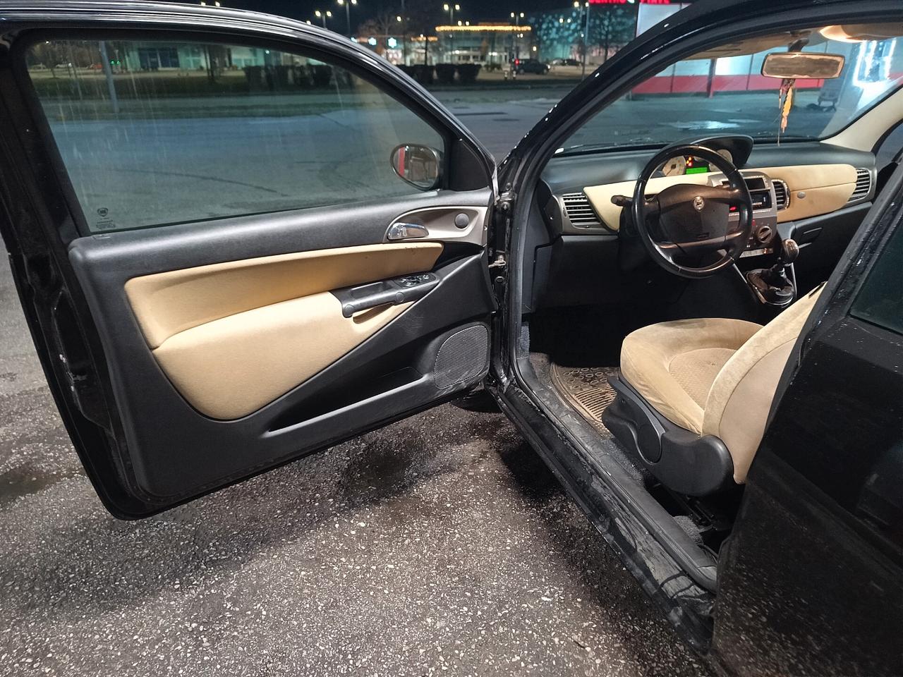 Lancia Ypsilon 1.2 69 CV Unyca