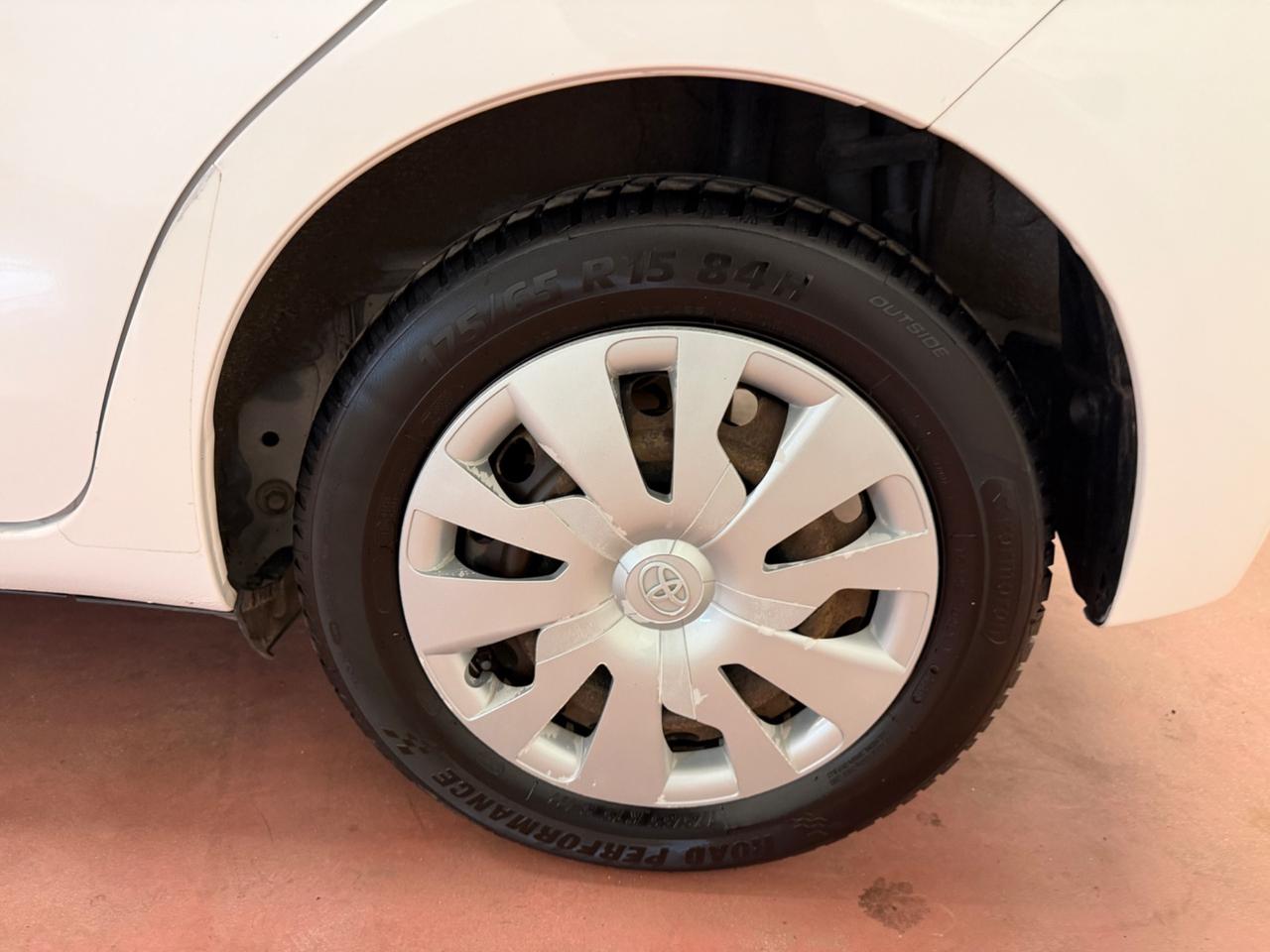 Toyota Yaris 1.0 5 porte Active