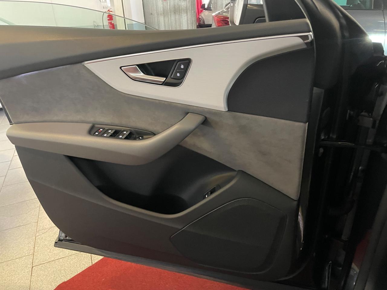 Audi Q8 50 TDI 286 CV quattro tip Sport Sedili Guscio