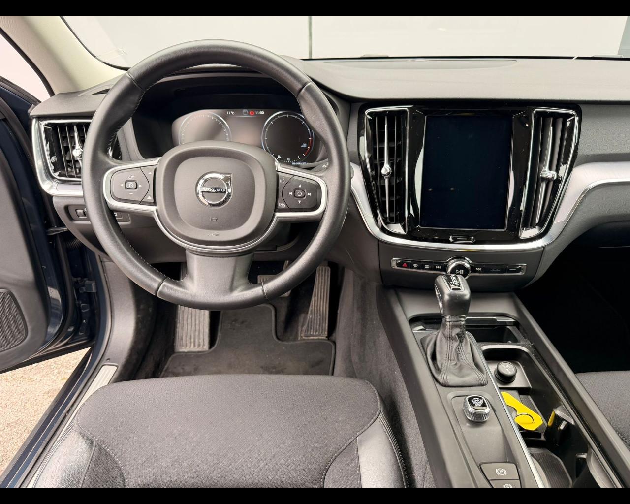 VOLVO V60 2.0 D3 MOMENTUM AUTO