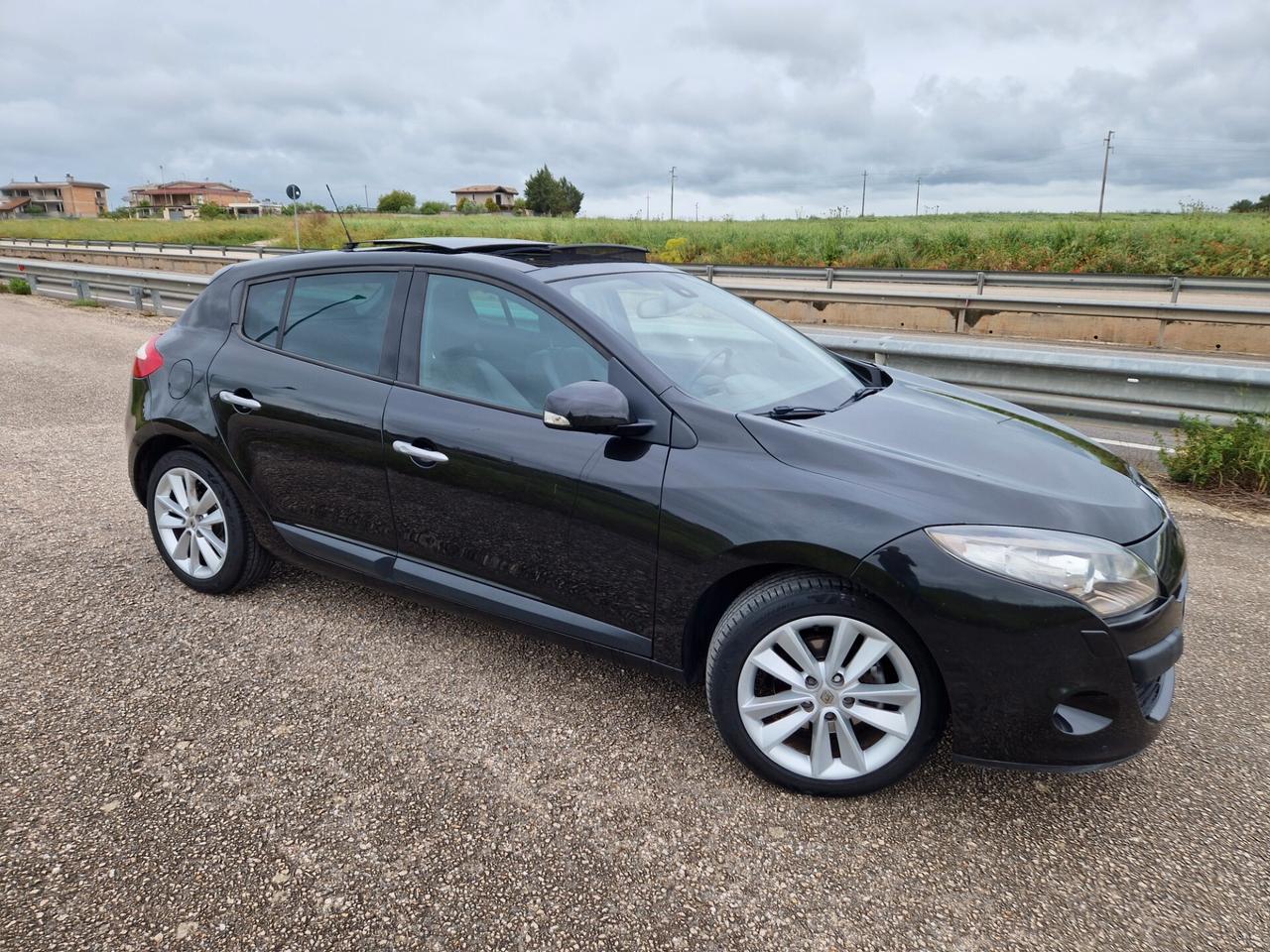 Renault Megane Mégane C-C 1.5 dCi 110CV EDC Luxe