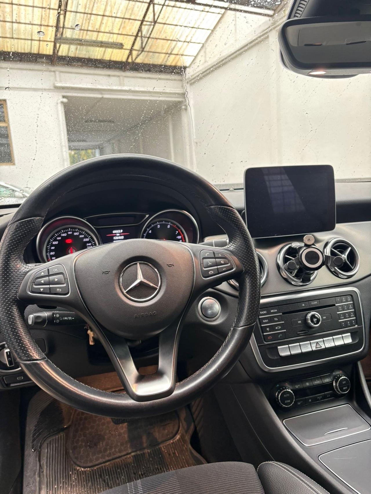 Mercedes-benz GLA 180 Premium