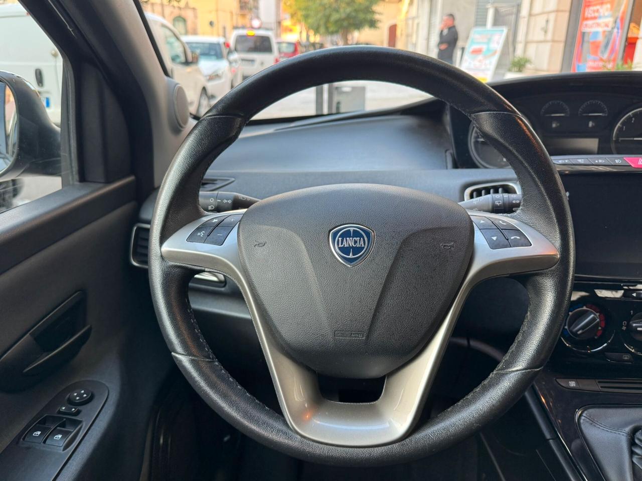 Lancia Ypsilon 1.0 FireFly 5 porte S&S Hybrid Ecochic Gold