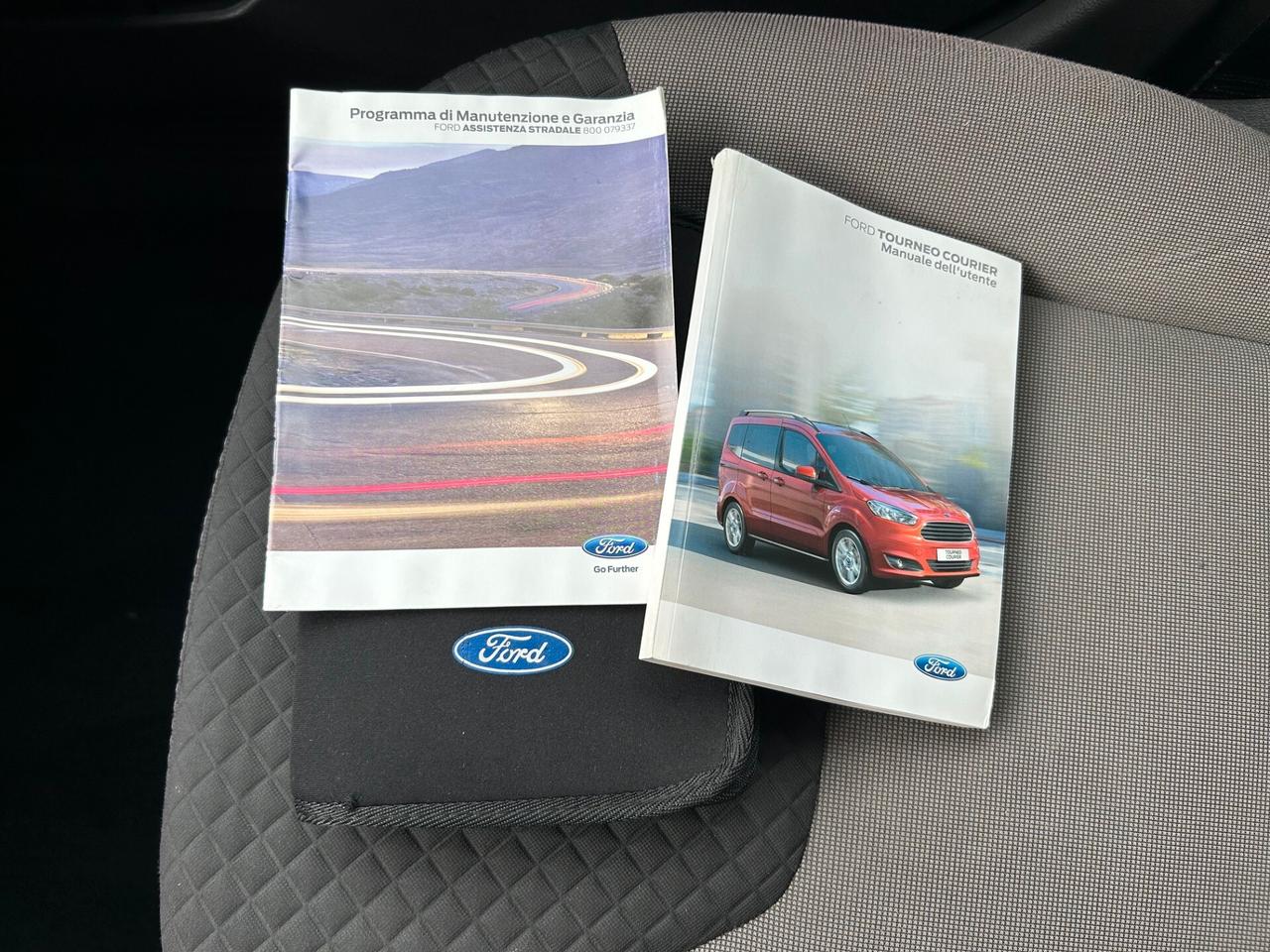 Ford Tourneo Courier 1.5 TDCI 75 CV Titanium
