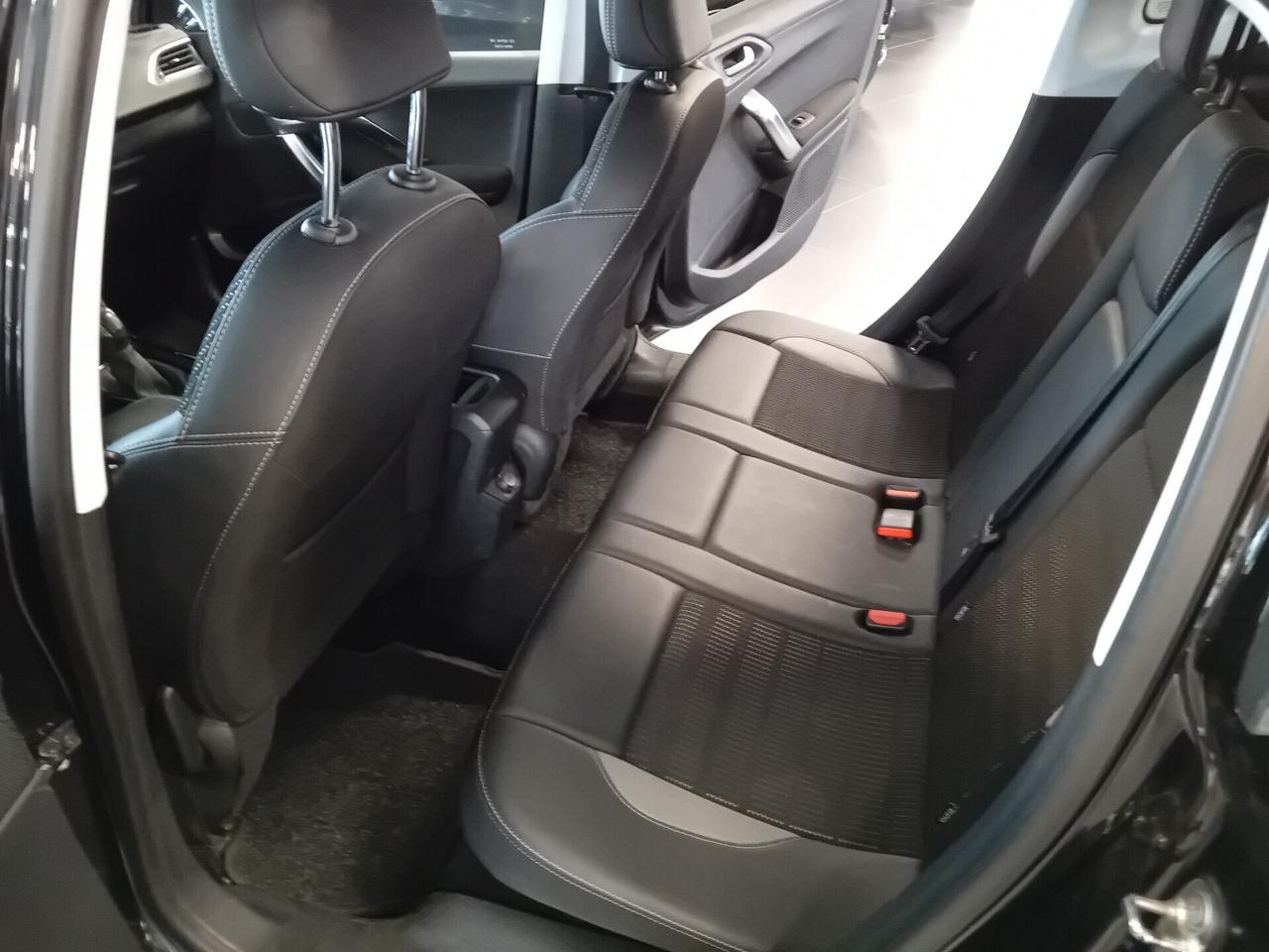 Peugeot 2008 BlueHDi 100 Allure