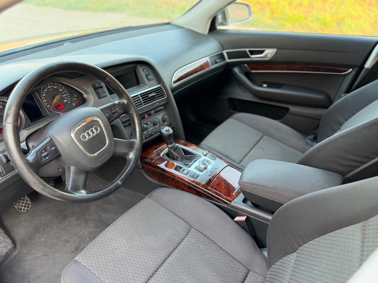Audi A6 2.4 V6. G p L