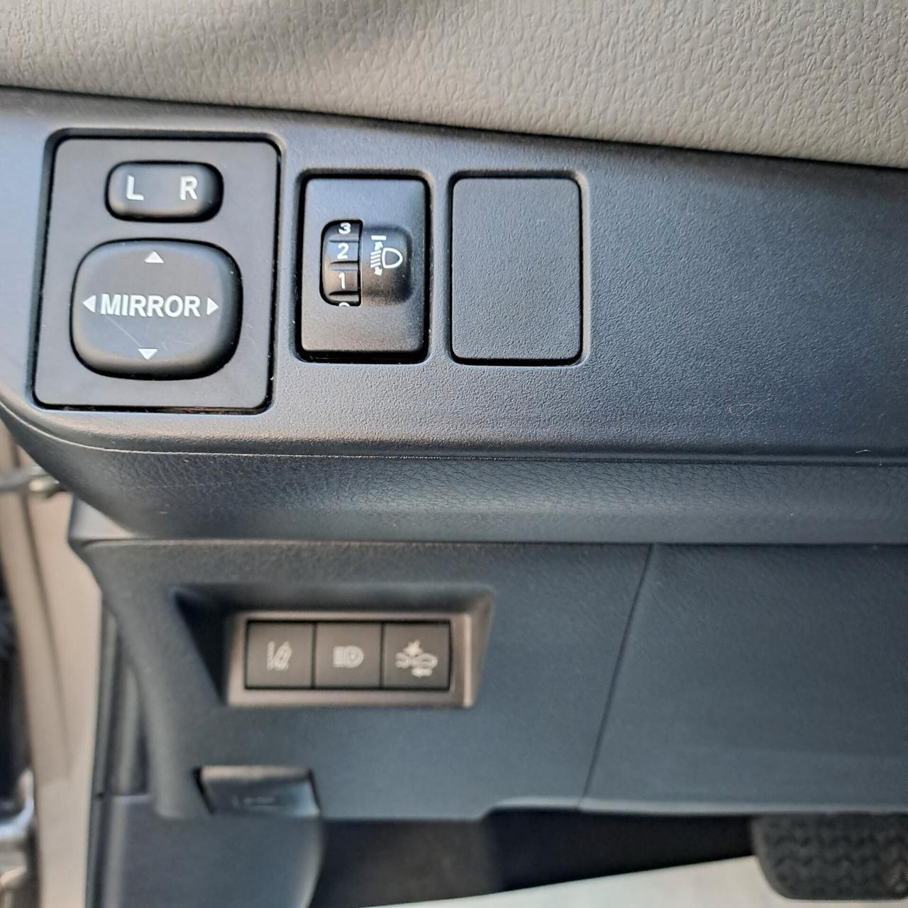 Toyota Yaris 1.5 Hybrid 73cv Business