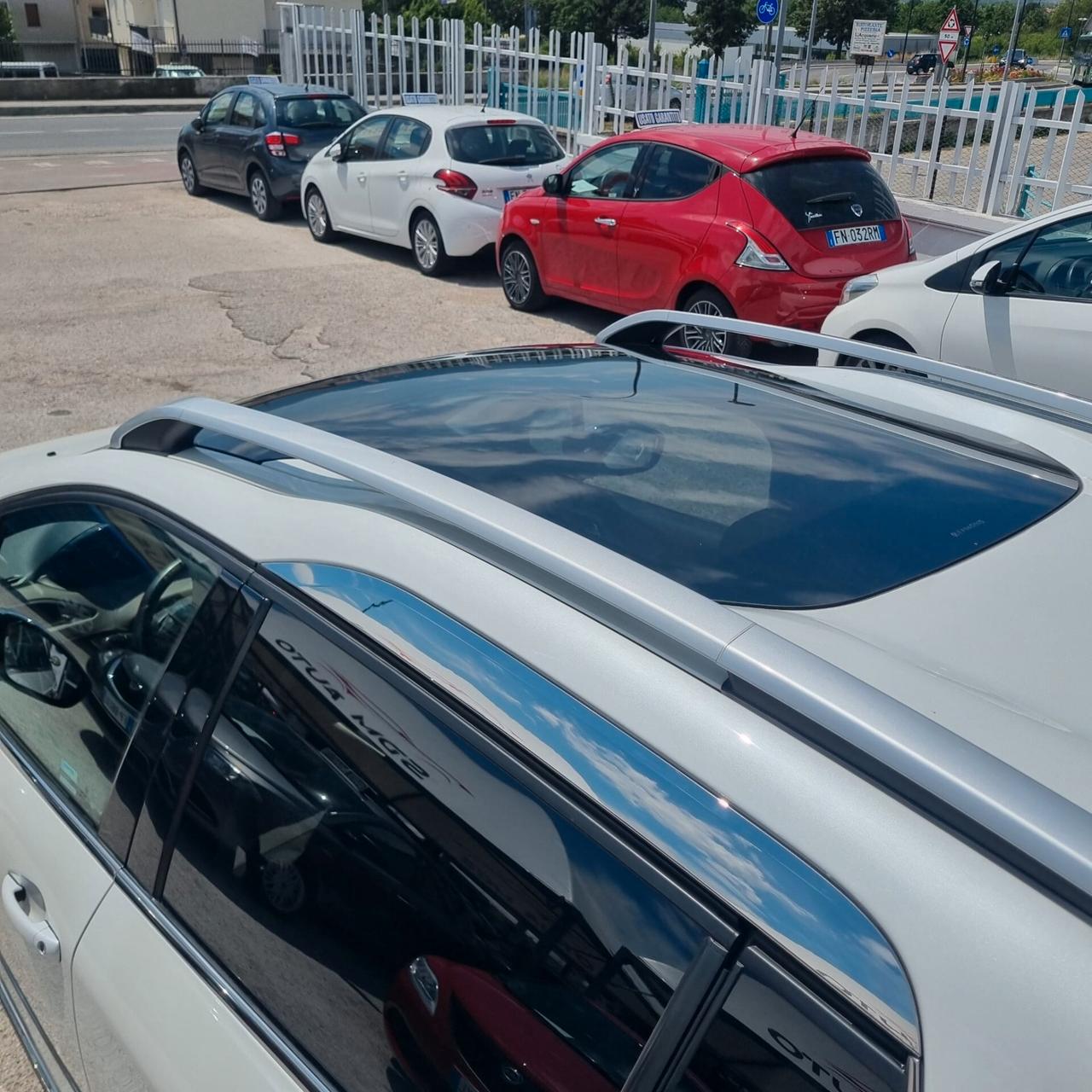 Peugeot 2008 1.6 e-HDi 115 CV Stop&Start Allure