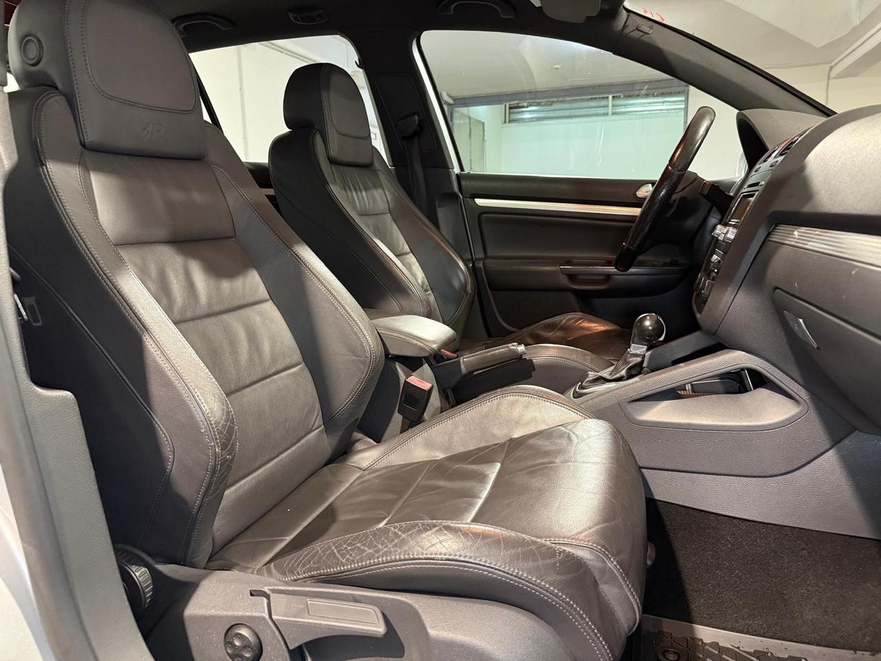 Volkswagen Golf 3.2 VR6 4mot. 5p. R32