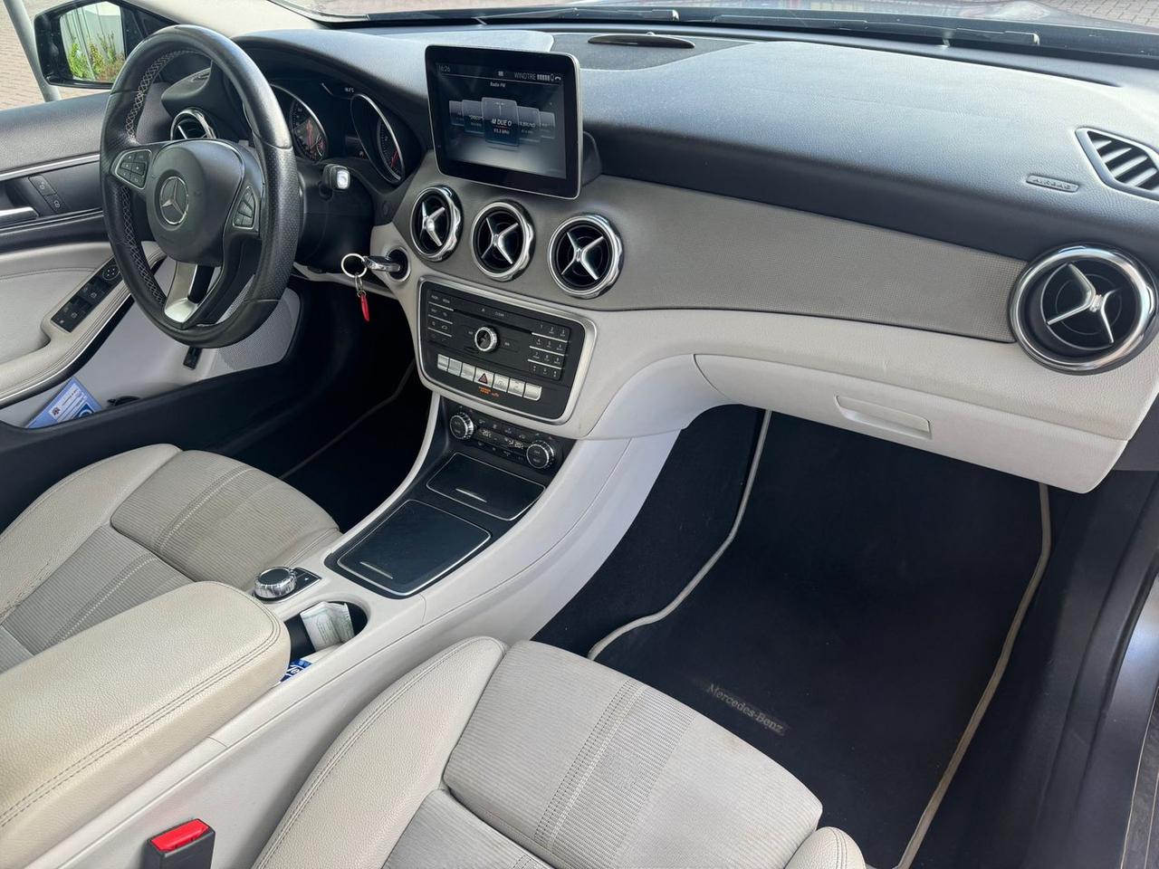 Mercedes-Benz GLA 200 Premium GLA 200 D TET #9904