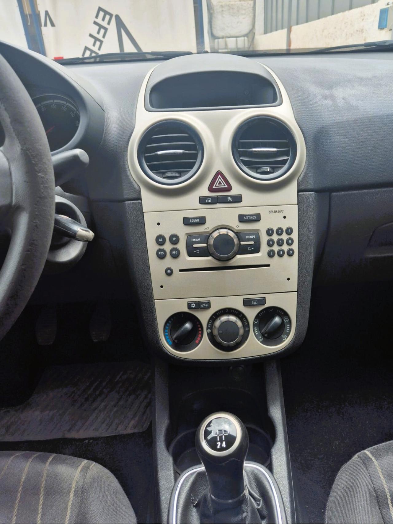 Opel Corsa 1.2 5 porte Cosmo