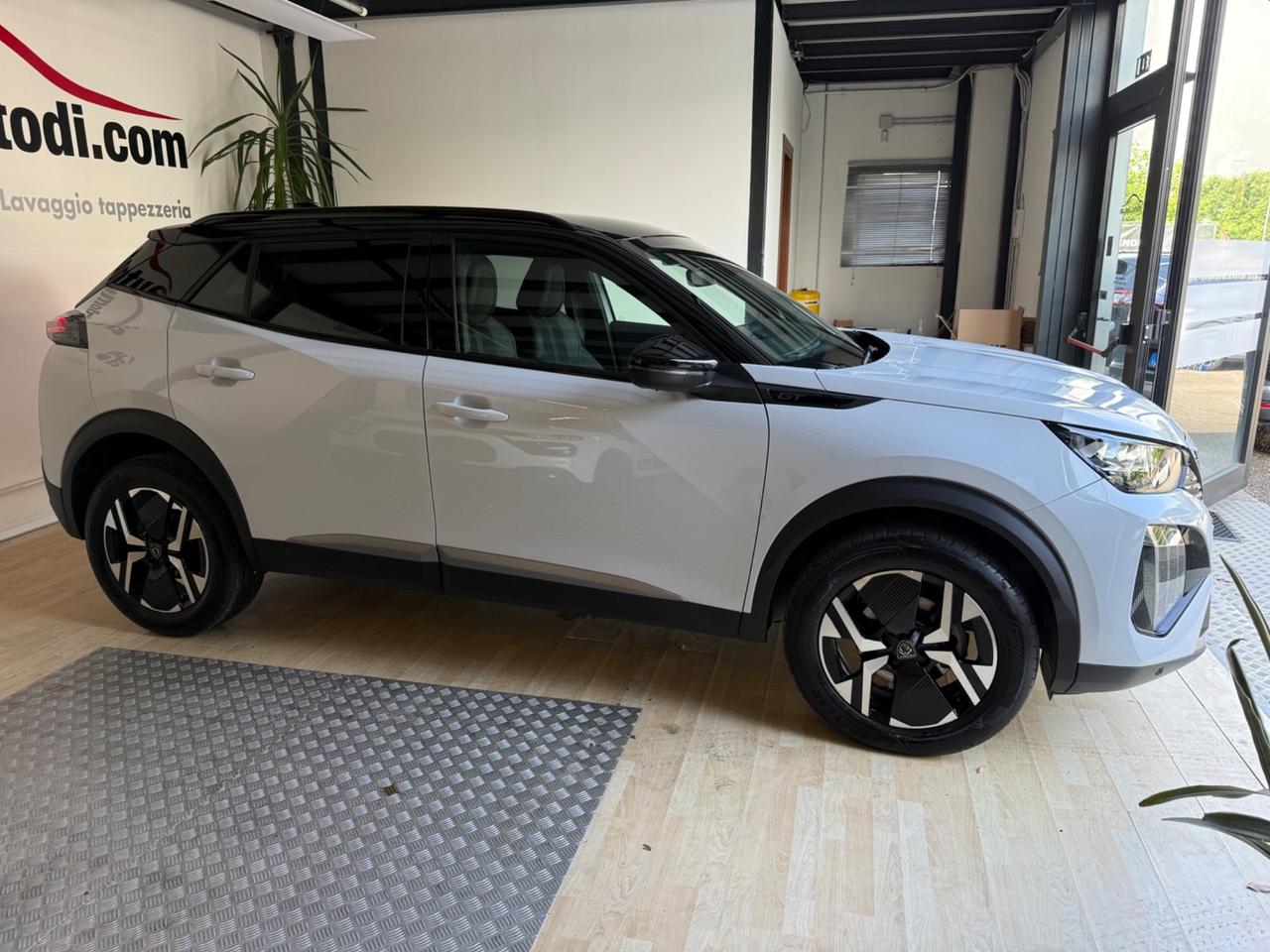 Peugeot 2008 PureTech 130 S&S EAT8 GT