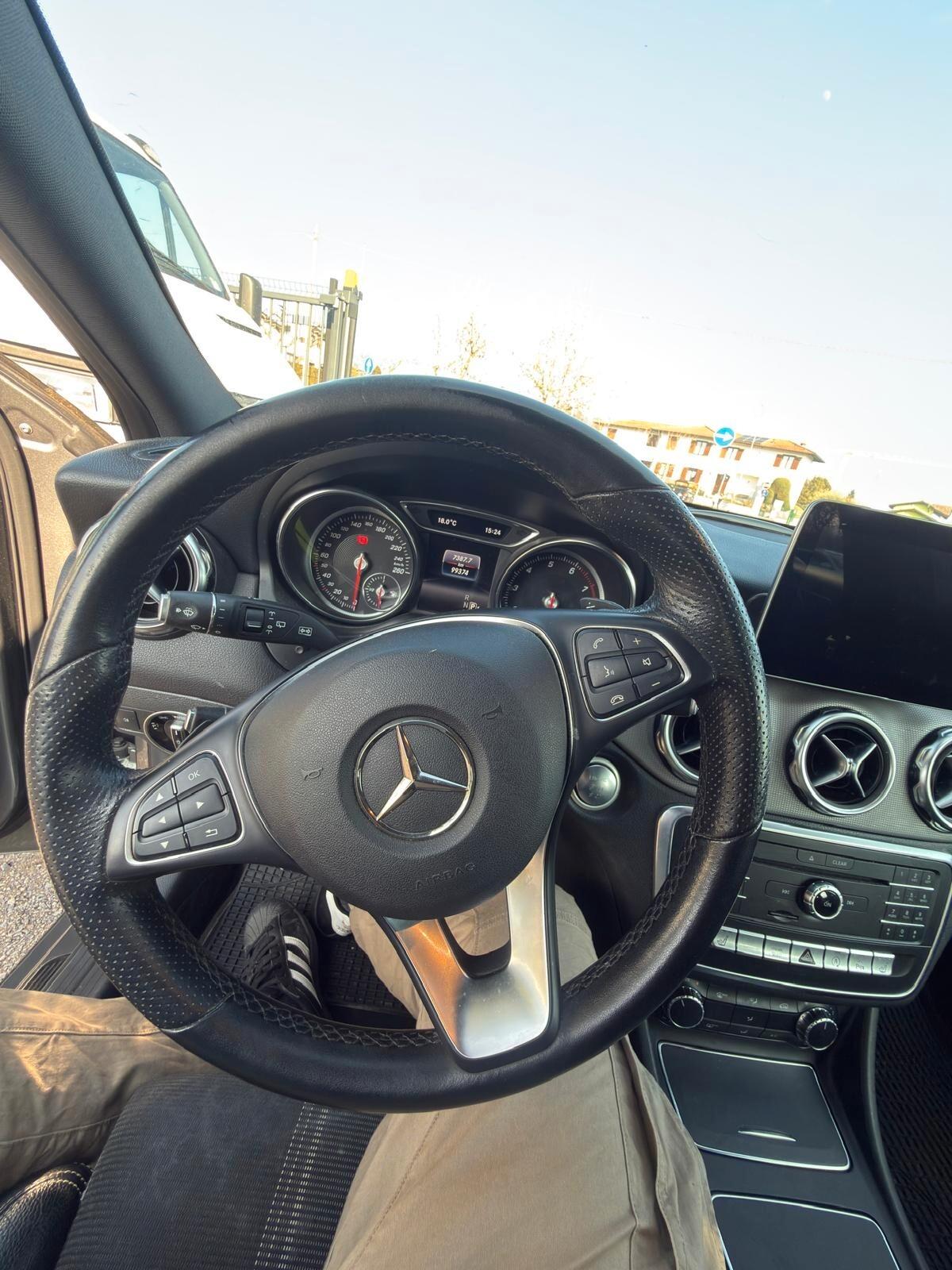 Mercedes-benz GLA 180 Premium