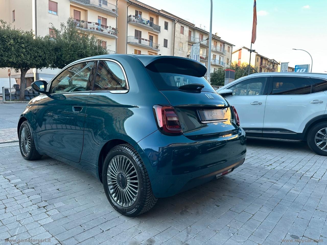 Fiat 500 500e Berlina 42 kWh La Prima
