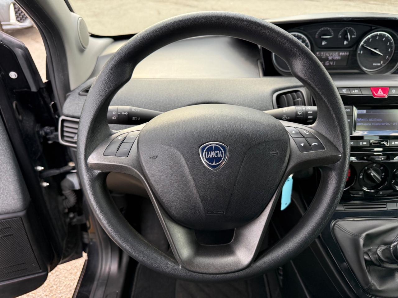 Lancia Ypsilon 1.0 FireFly 5 porte S&S Hybrid Ecochic Silver