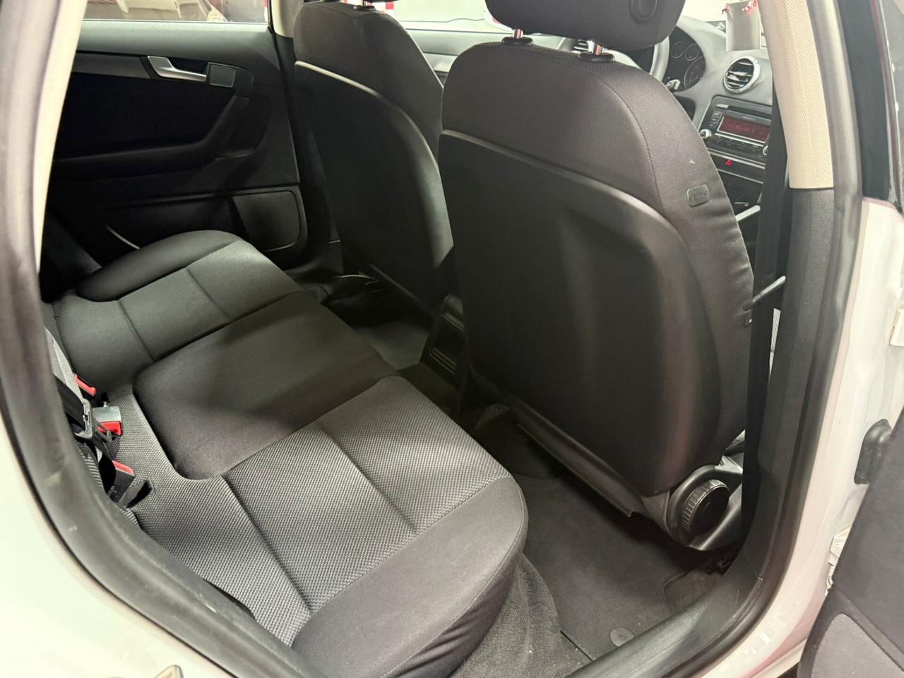 Audi A3 SPB 1.6 TDI 90cv Young - 2013
