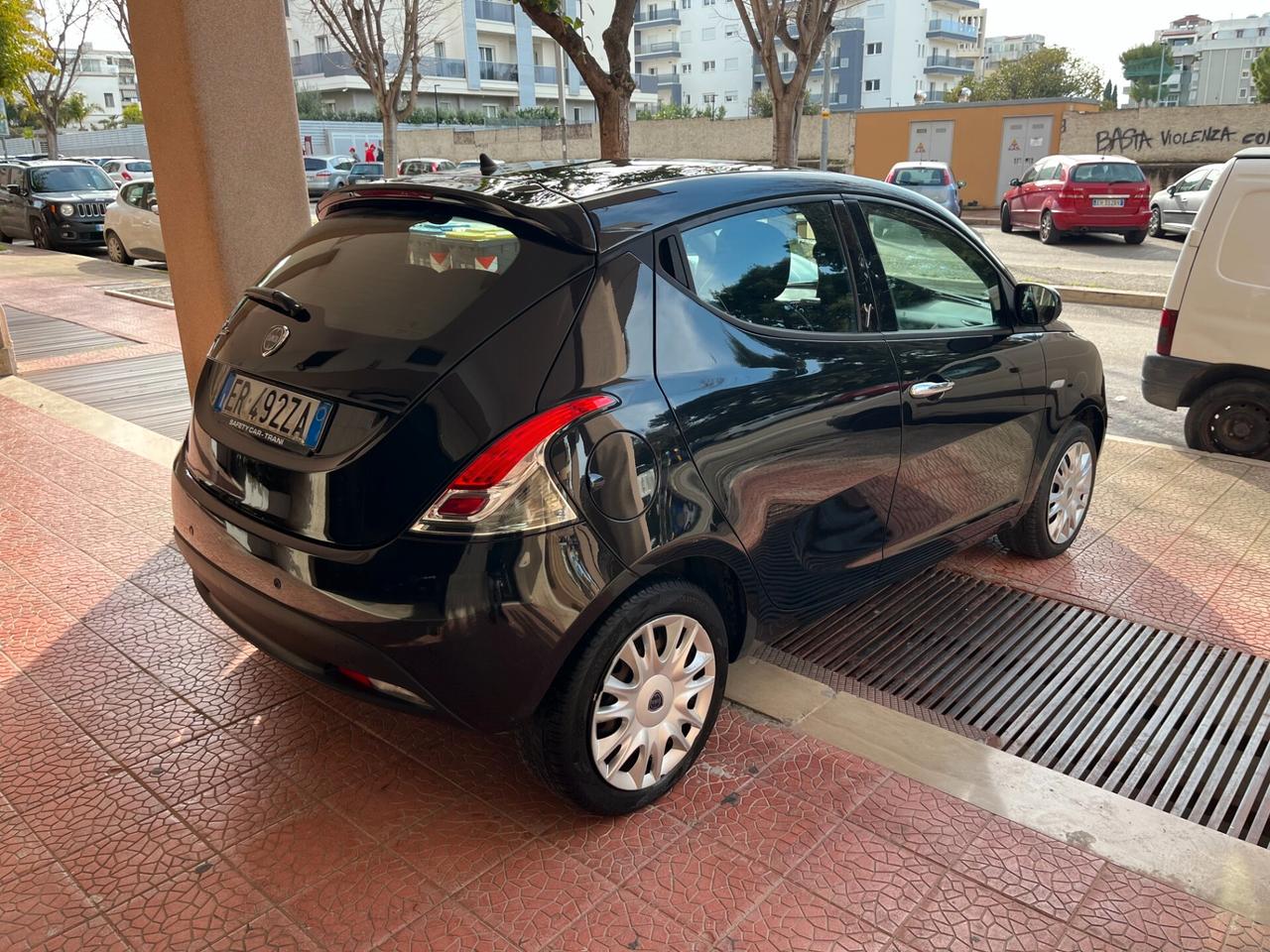 Lancia Ypsilon 1.3MJT 95CV 5p perfetta-2013