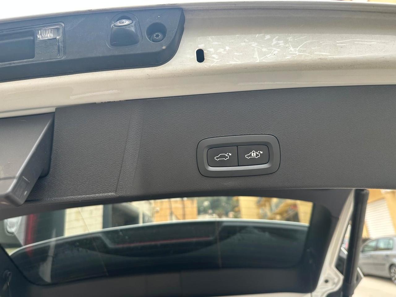 Volvo XC40 B4 2.0Mild Hybrid Core Full Opt. N1 gancio traino