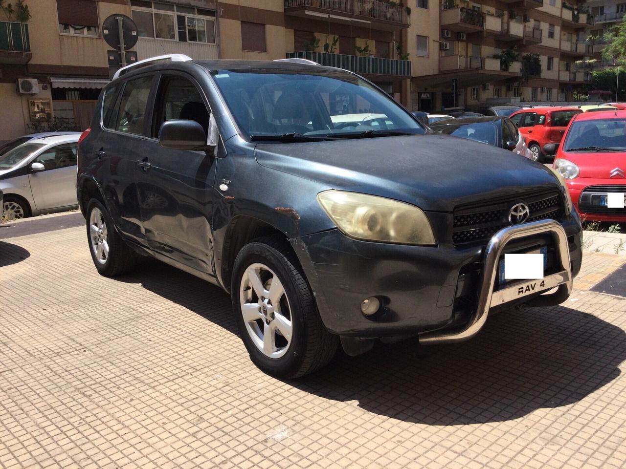 Toyota RAV4 2.2 D-4D 136 CV Luxury