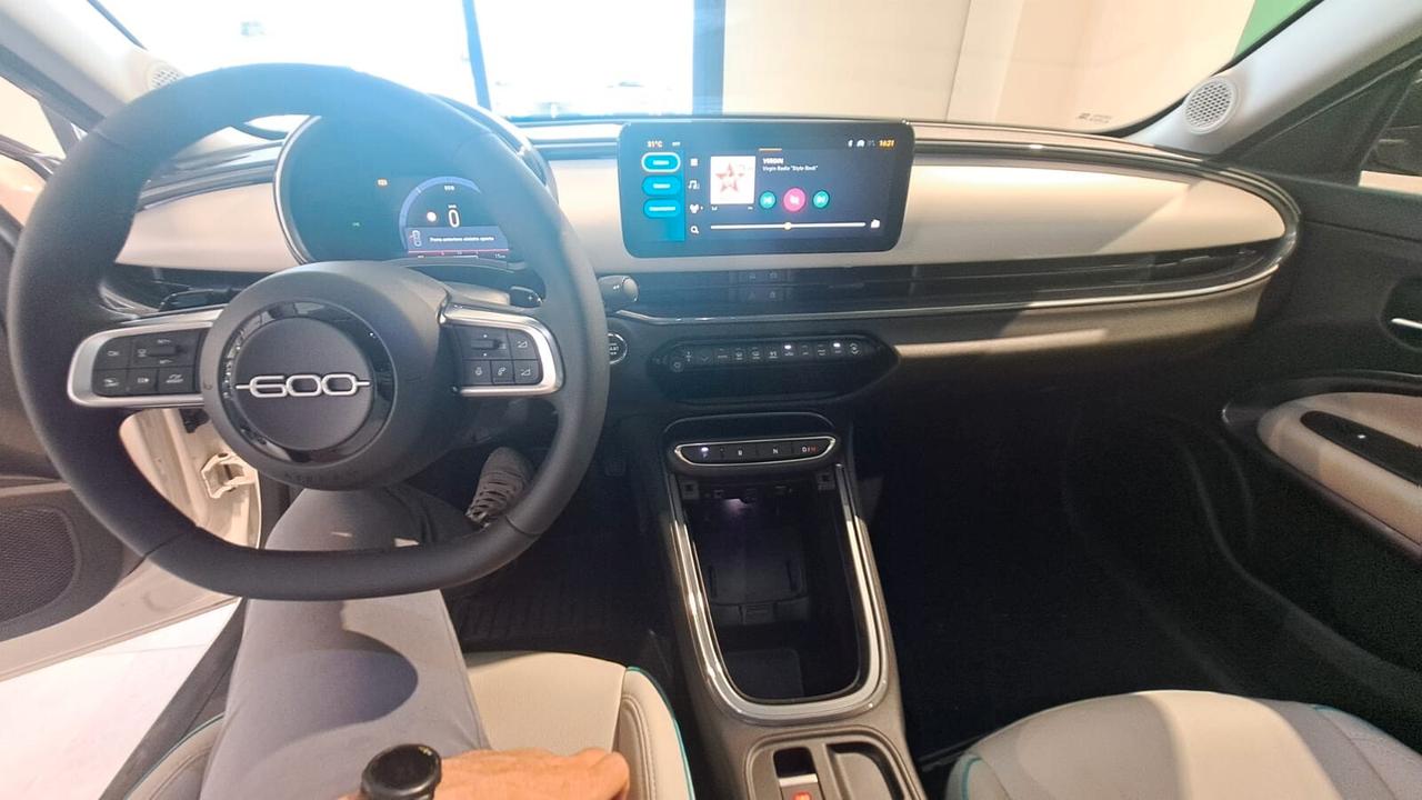 Fiat 600 Hybrid 110 CV DCT MHEV La Prima