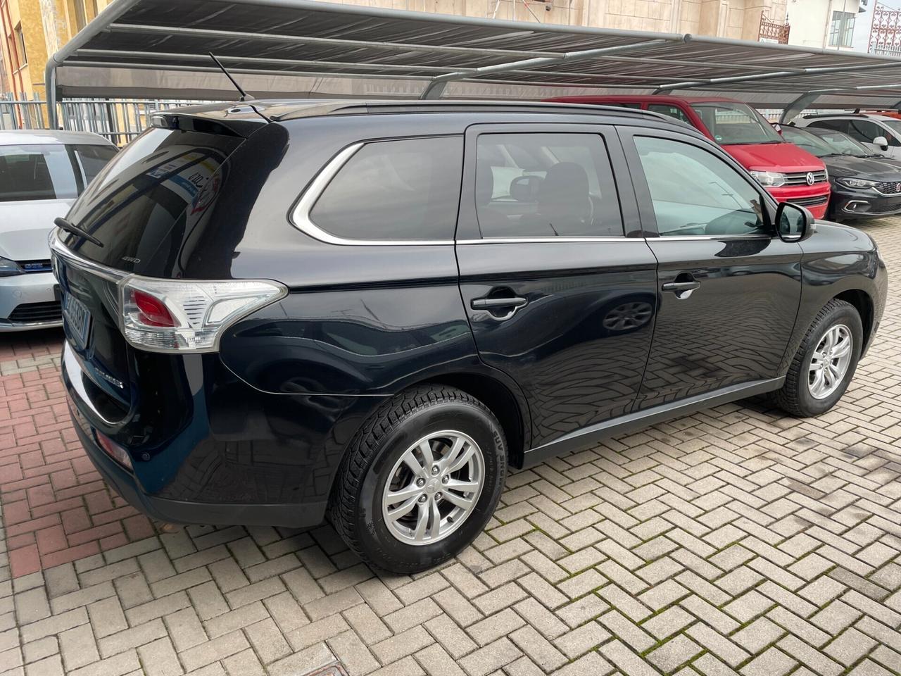 Mitsubishi Outlander 2.2 DI-D 4WD Intense