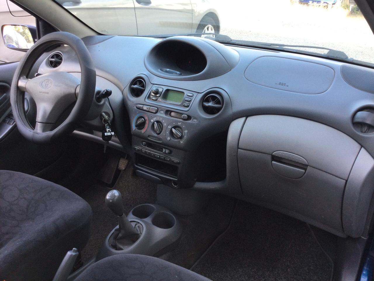 Toyota Yaris 1.0i 16V cat 3 porte Sol