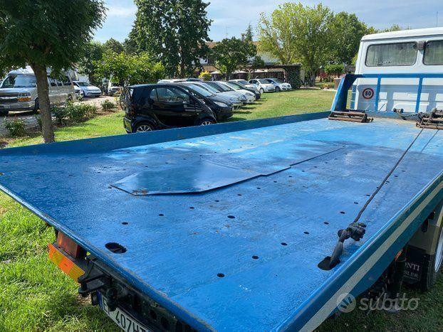 Mercedes carro attrezzi scarrabile con gru