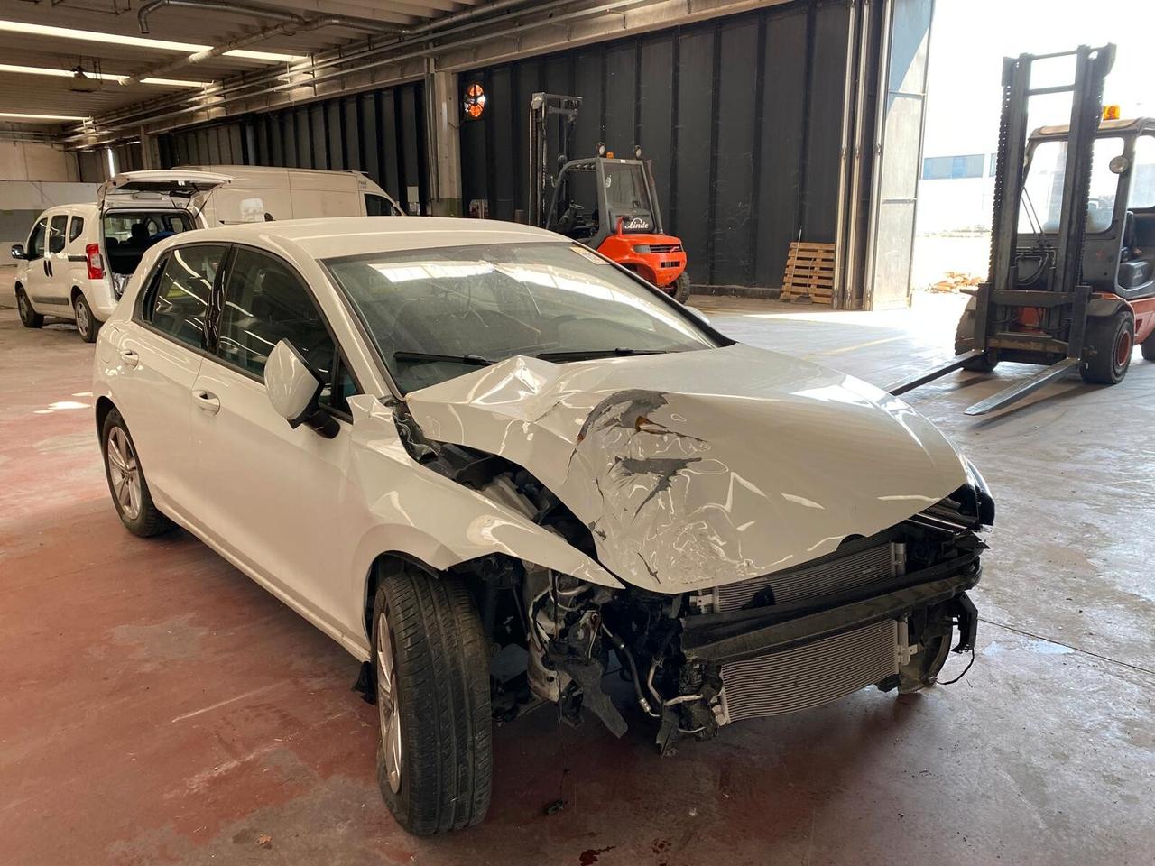 Volkswagen Golf 1.0 tsi evo Life 110cv INCIDENTATA