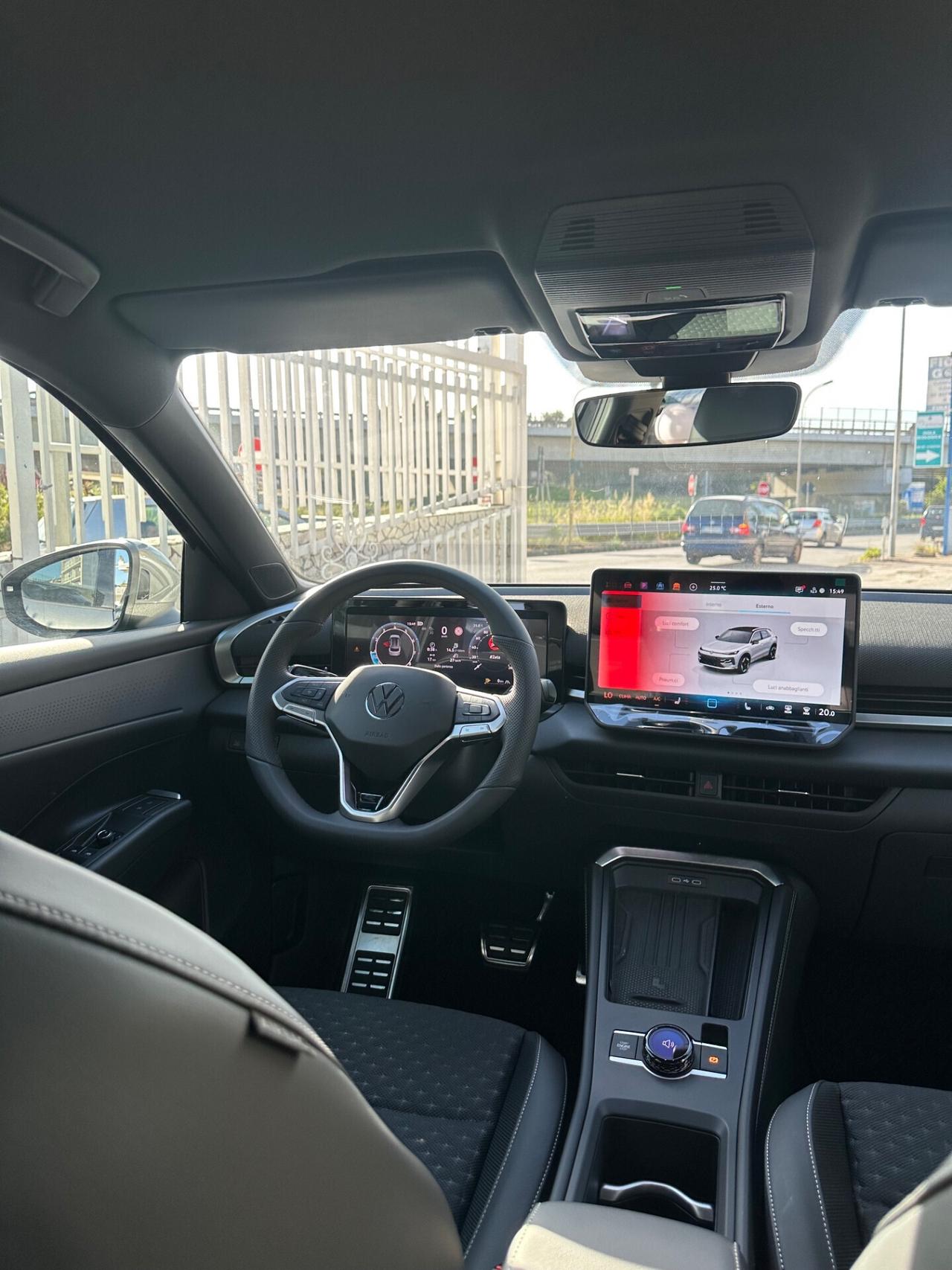 Volkswagen T-Roc 1.5 eTSI ACT 150 CV DSG R-Line