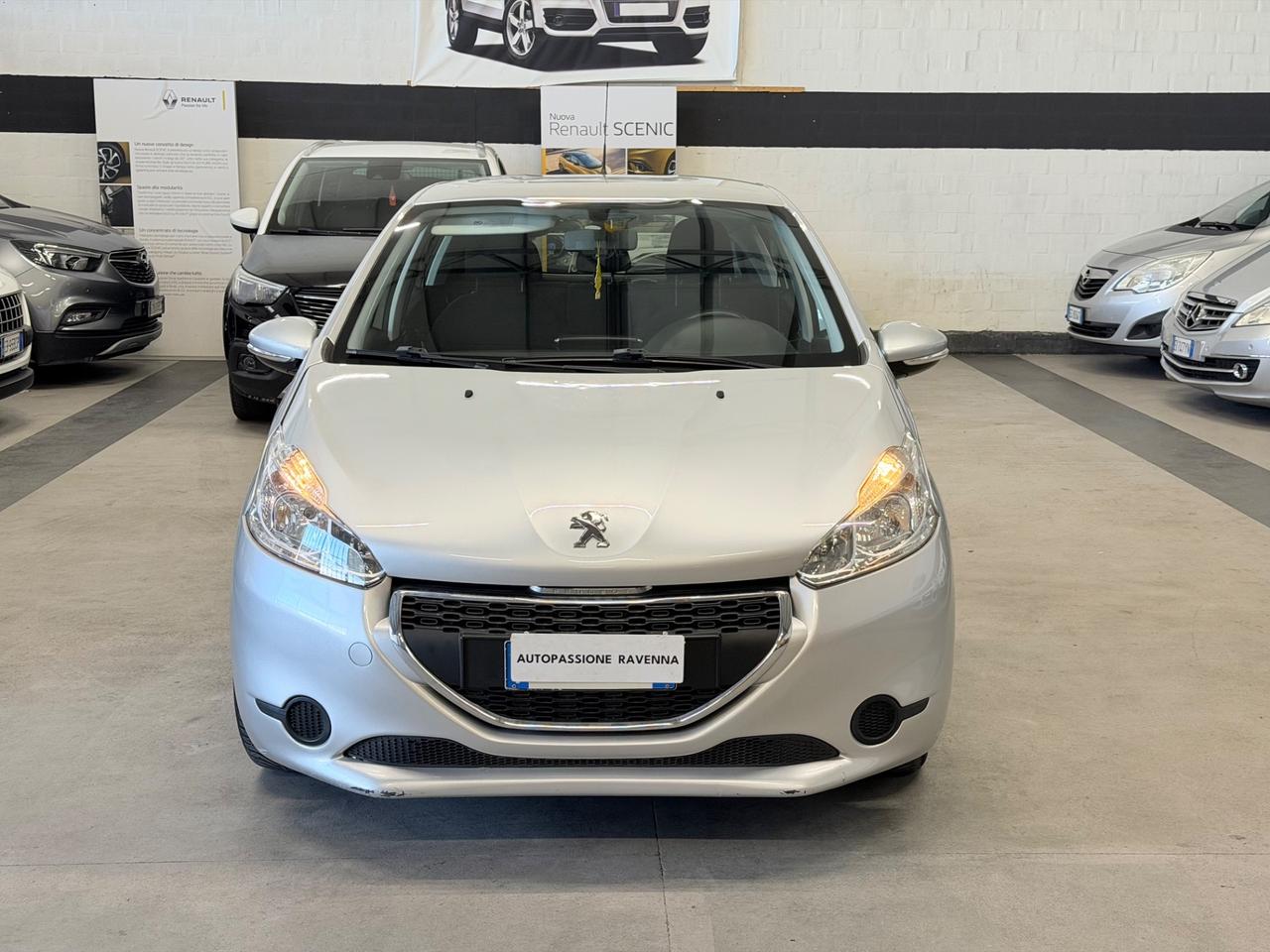 Peugeot 208 1.4 HDi 68 CV 5 porte Allure