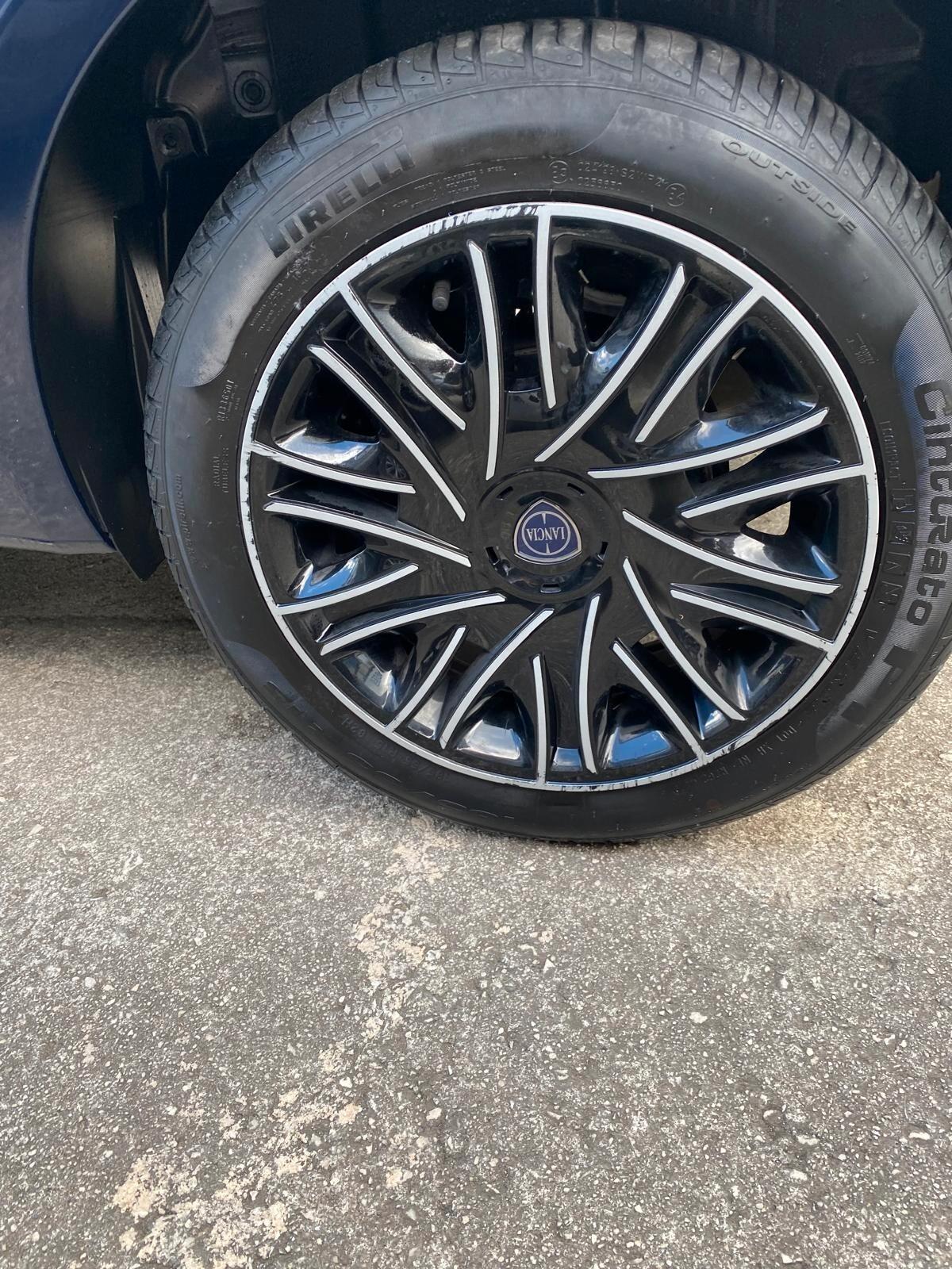 Lancia Ypsilon 1.2 69 CV 5 porte Gold