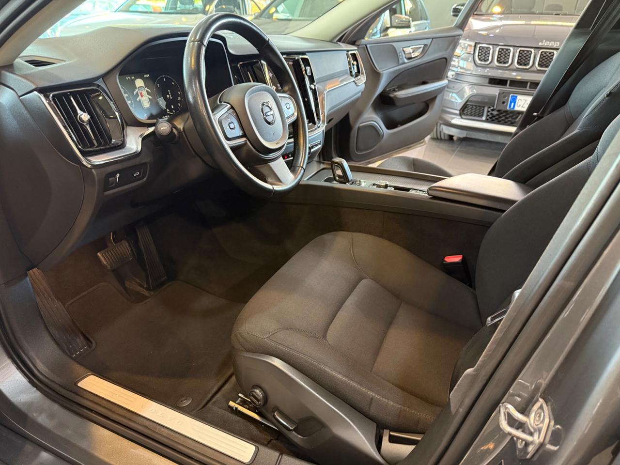 Volvo V60 B4 (d) Geartronic Momentum Business Pro