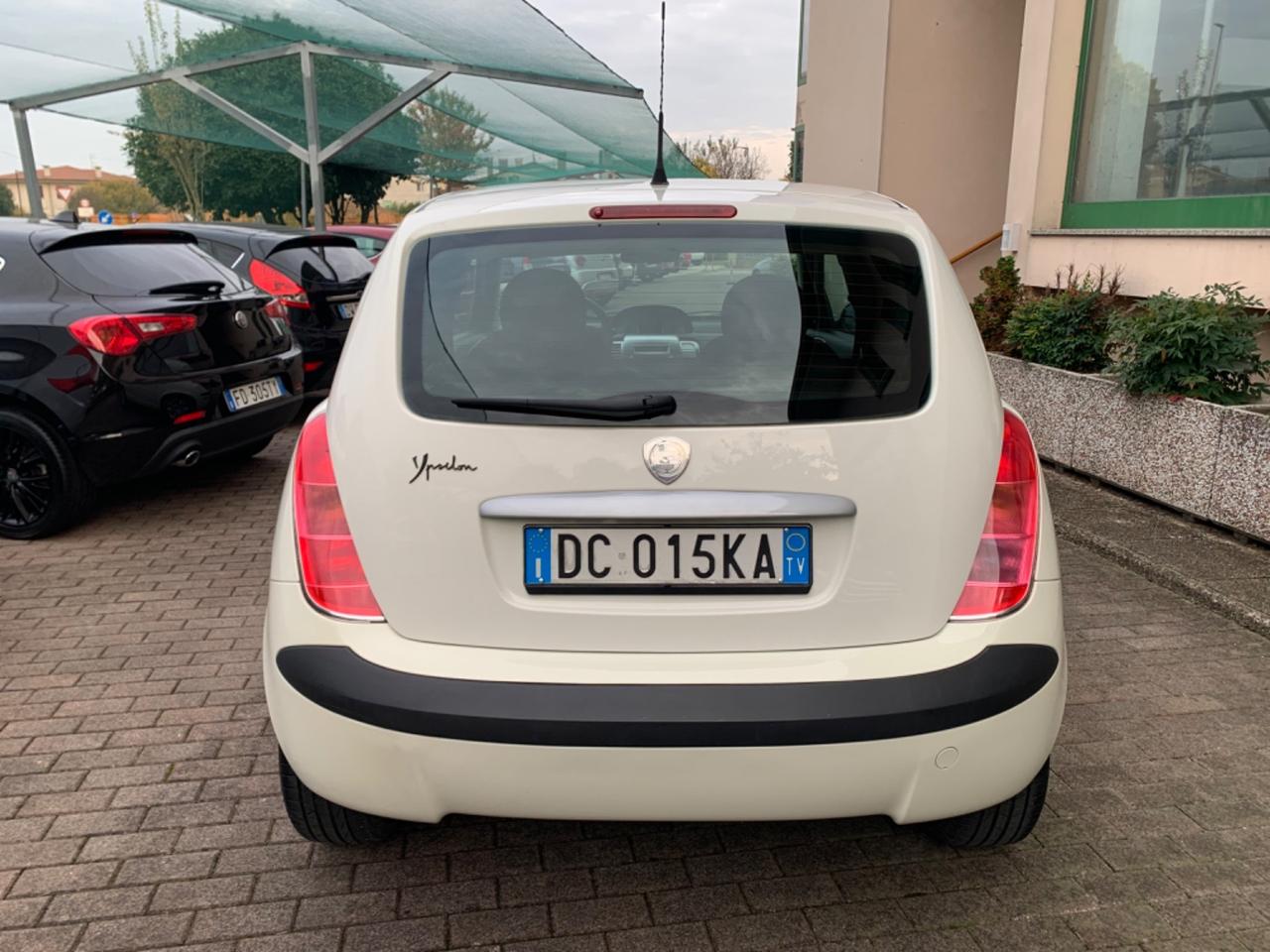 Lancia Ypsilon 1.2 Momo Design