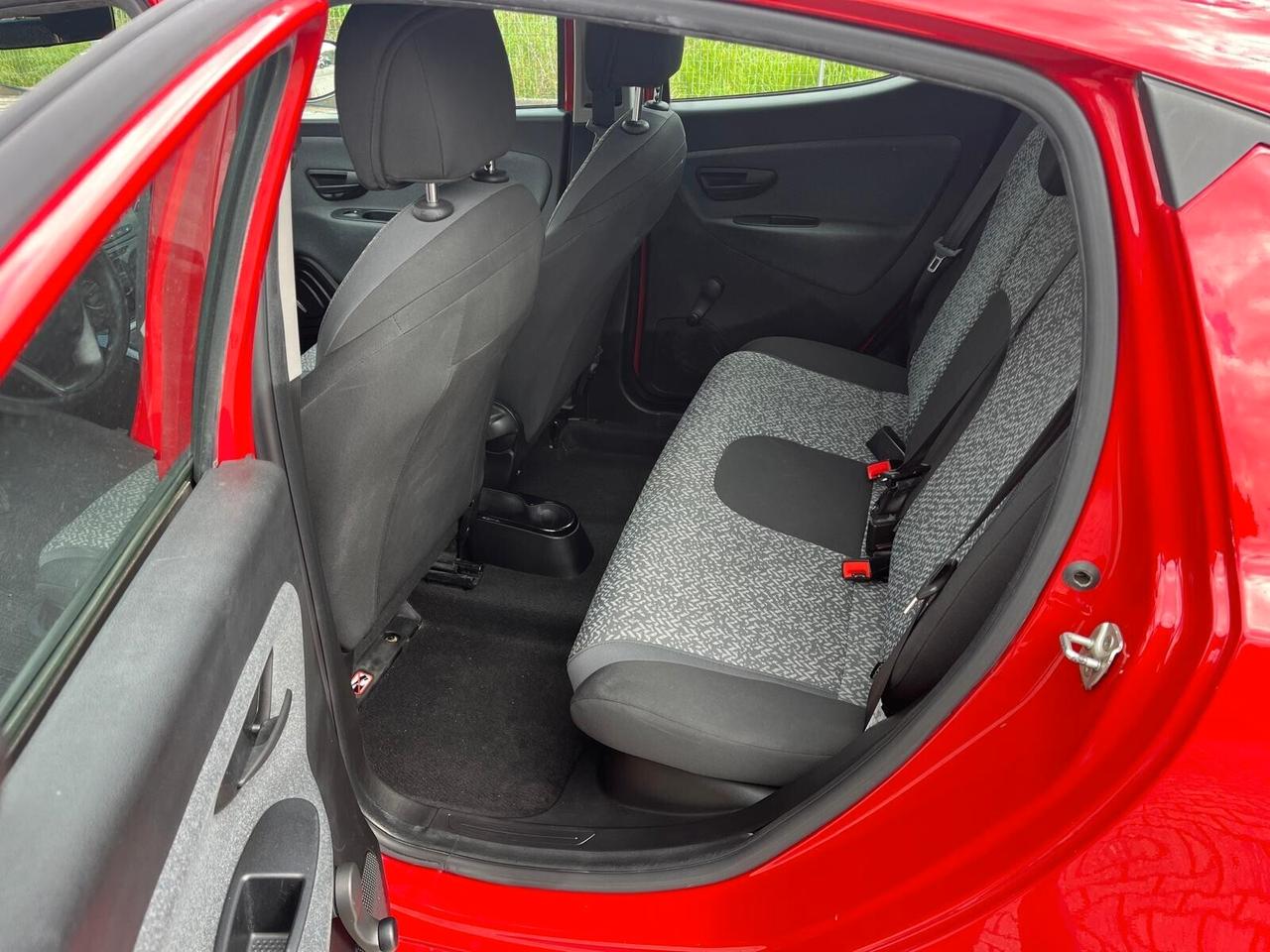 Lancia Ypsilon 1.0 FireFly 5 porte S&S Hybrid Ecochic Silver