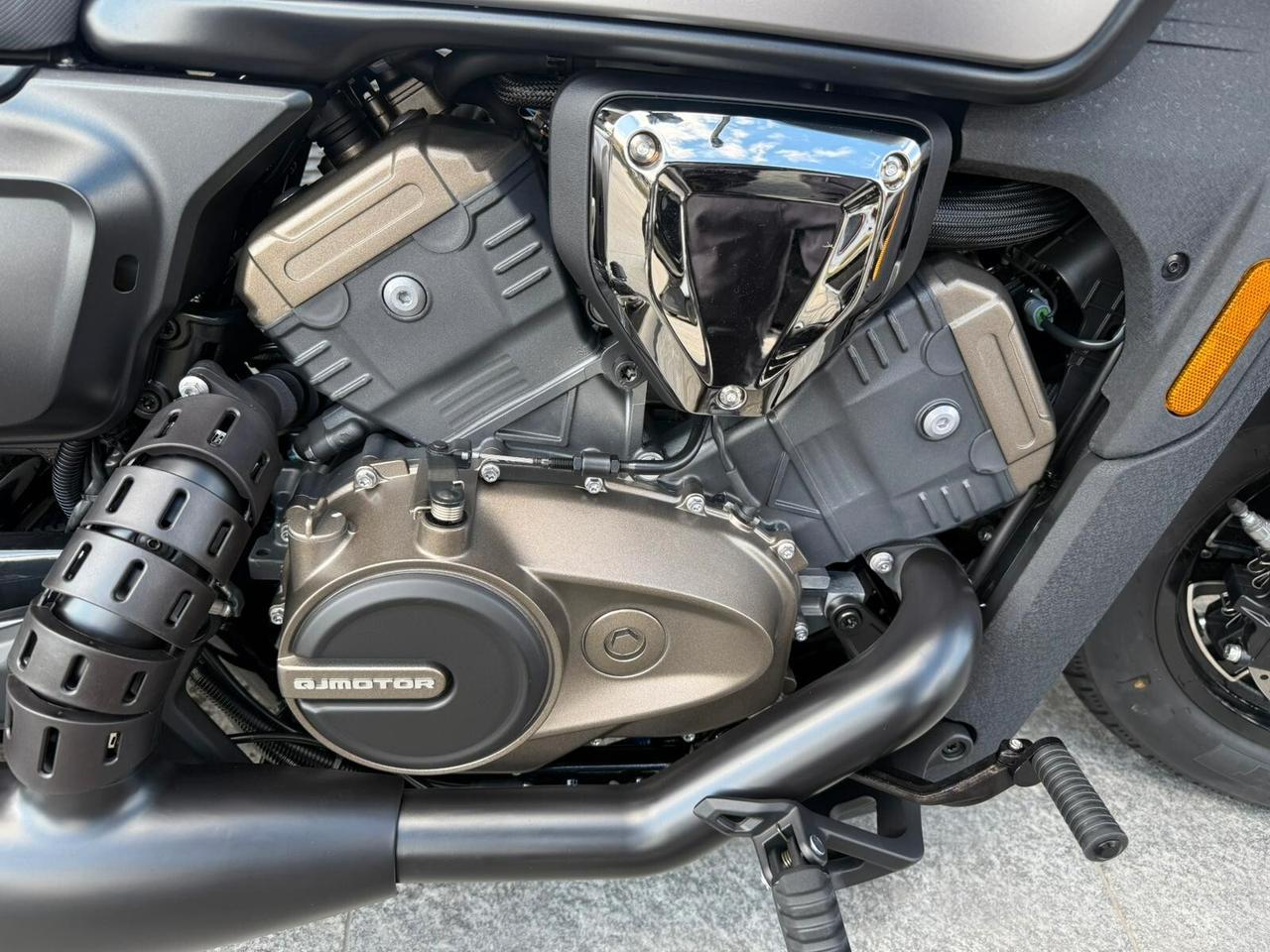 Qj Motor SRV 600 custom