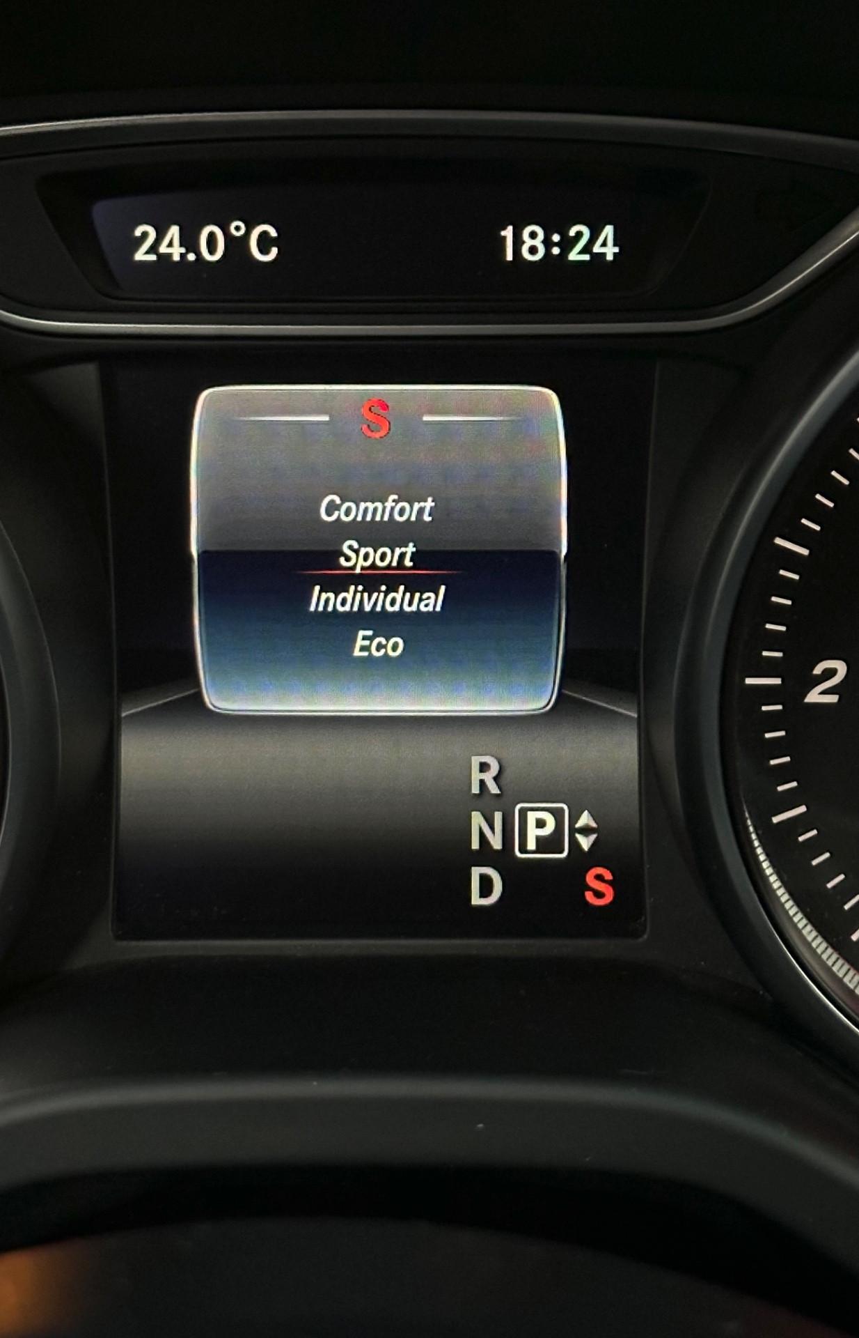 Mercedes-Benz A 200d Automatic Premium AMG