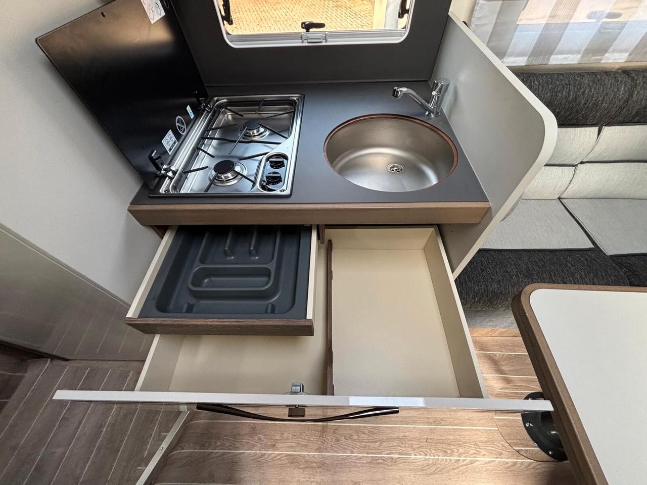Ci International Magis 87 Integral camper