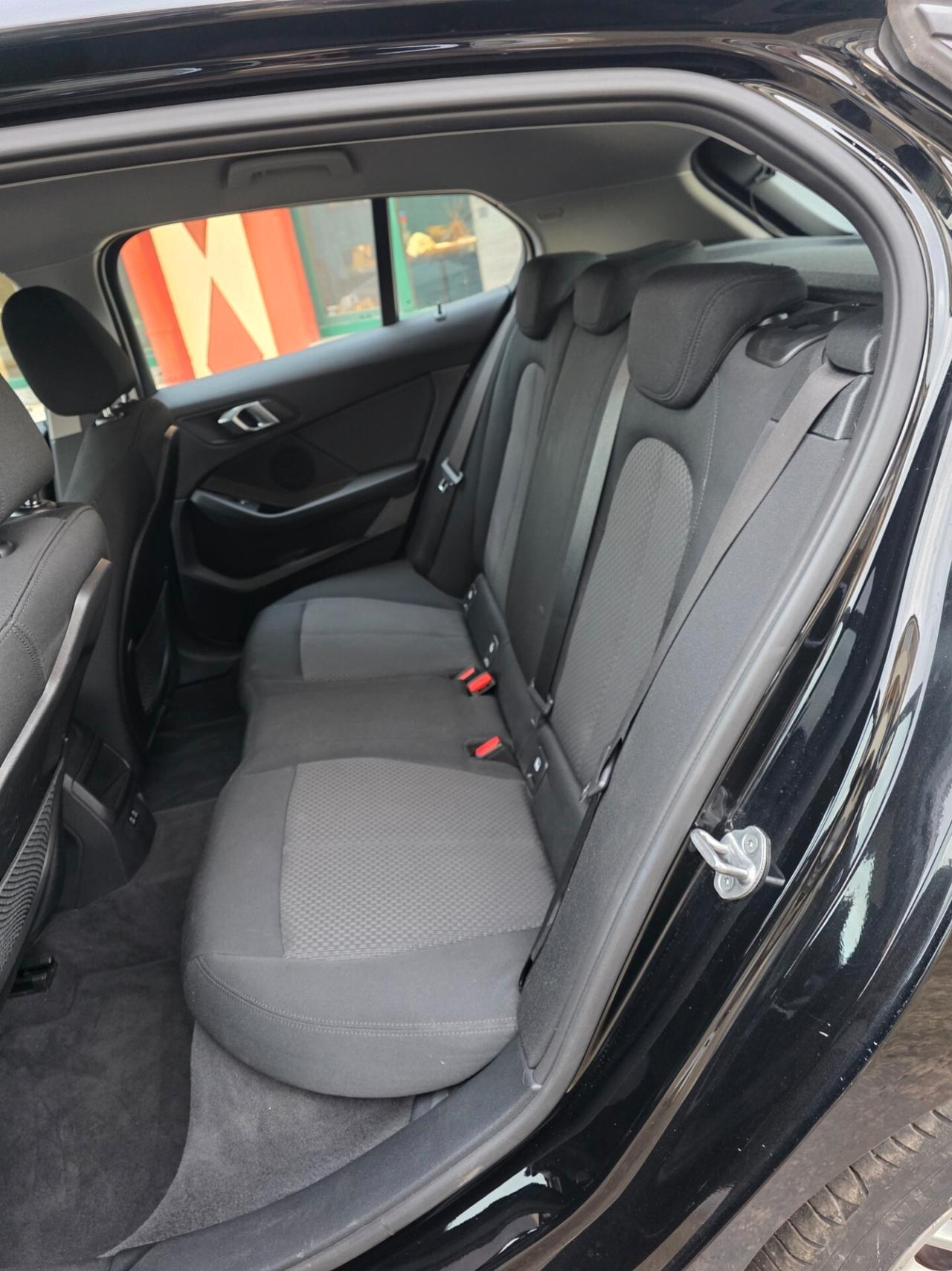 Bmw 116 116d 5p. Advantage
