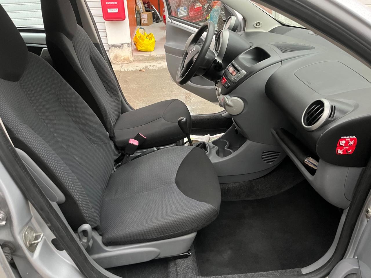 Toyota Aygo 1.0 12V VVT-i 5 porte Sol