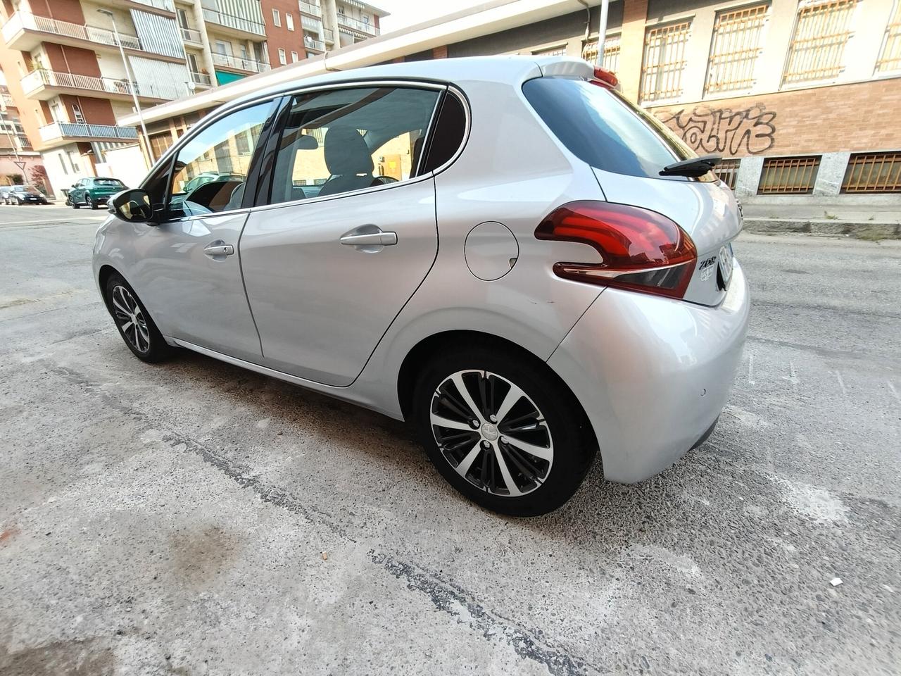 Peugeot 208 PureTech 82 5 porte Allure