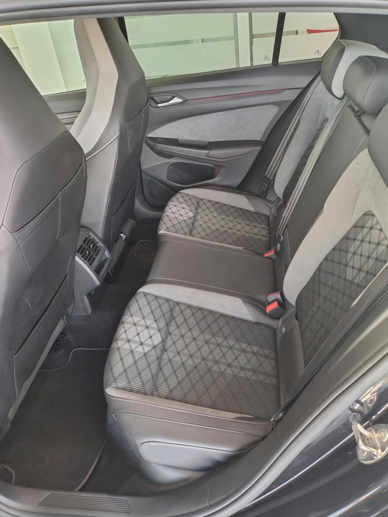 Volkswagen Golf 2.0 TDI 150 CV SCR R-Line
