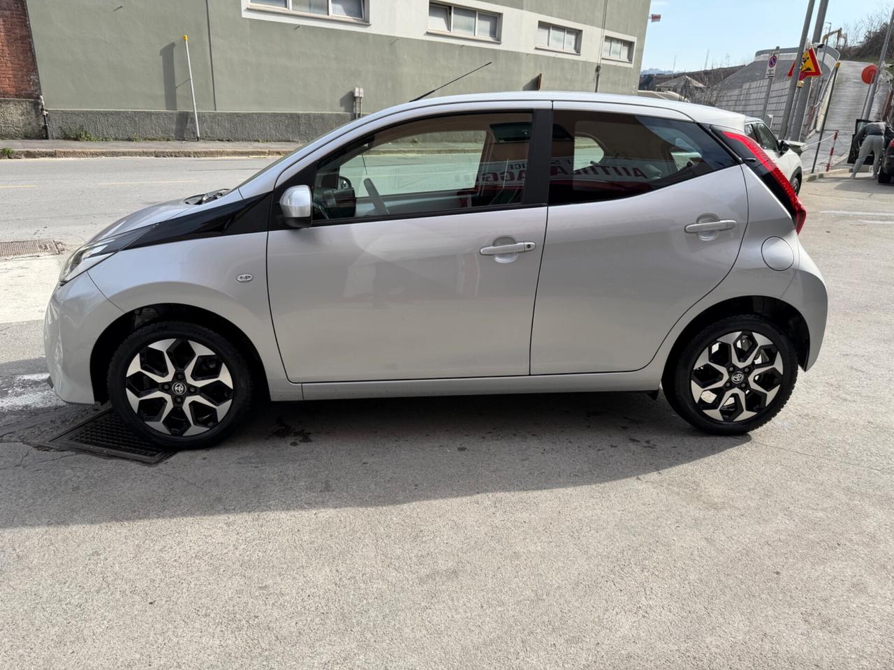 TOYOTA AYGO 1.0 NEOPATENTATI 5 PORTE