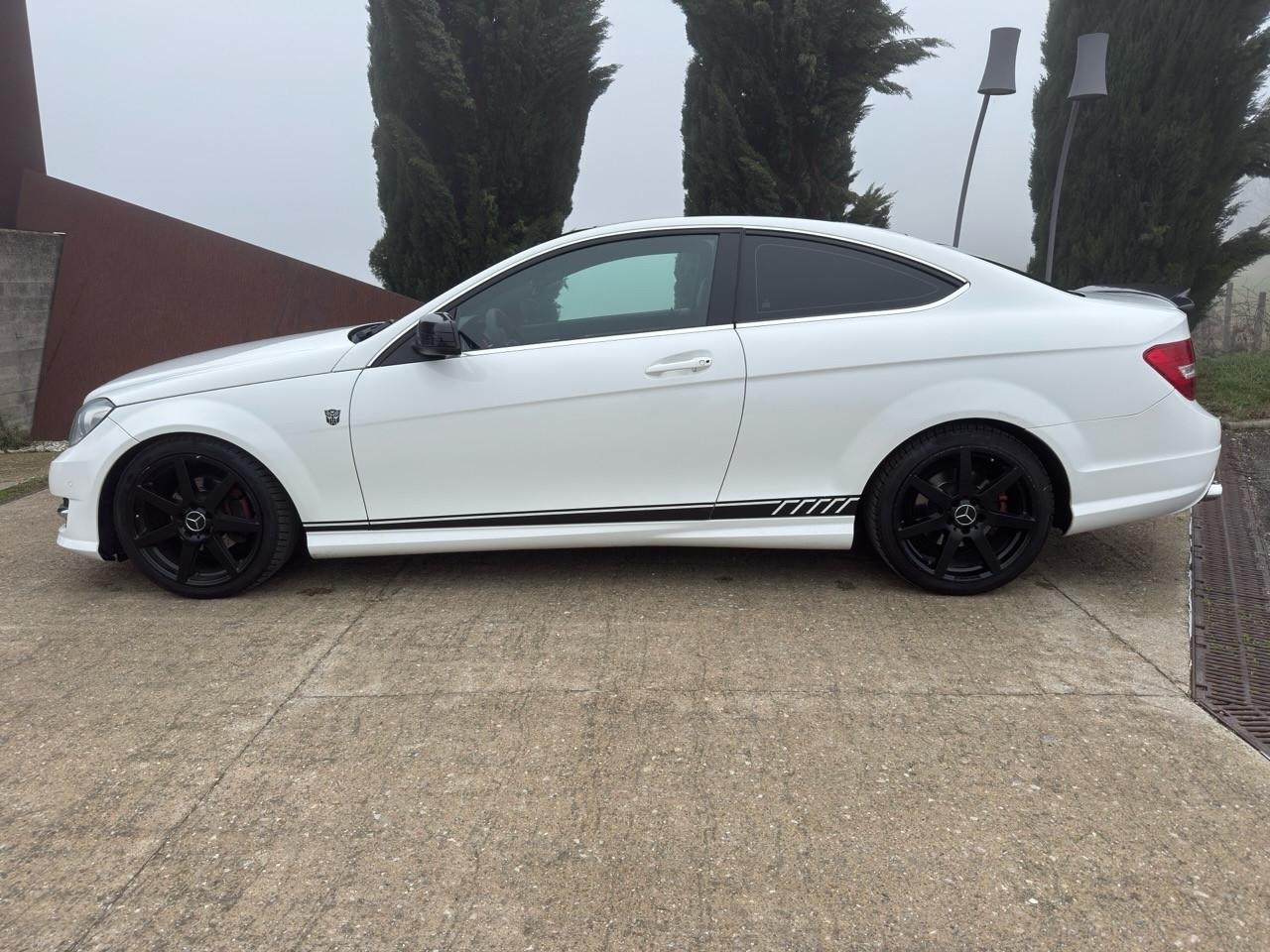Mercedes-benz C 220 CDI Coupé Avantgarde AMG