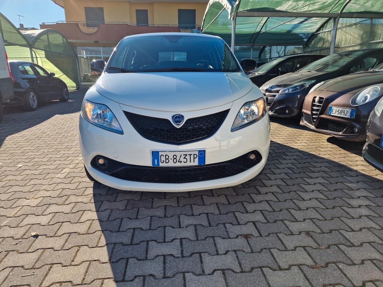 Lancia Ypsilon 1.0 5 porte Hybrid Gold