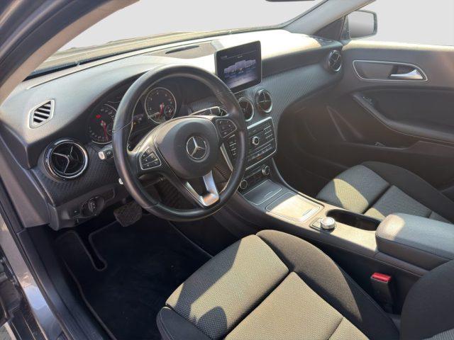MERCEDES-BENZ CLA sse GLA GLA 200 d Automatic Business