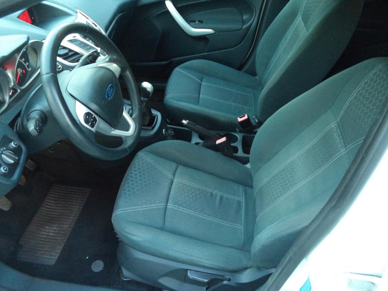 Ford Fiesta 1.4 5 porte Bz.- GPL Titanium AUTO DI PRIVATO IN CONTO VENDITA