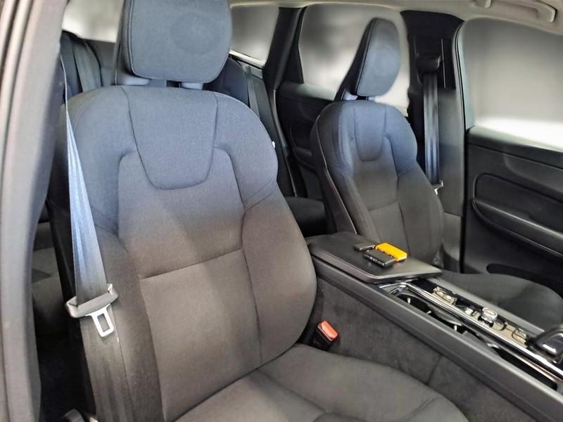VOLVO XC60 B4 D AWD AUTOMATICO MOMENTUM PRO SUV