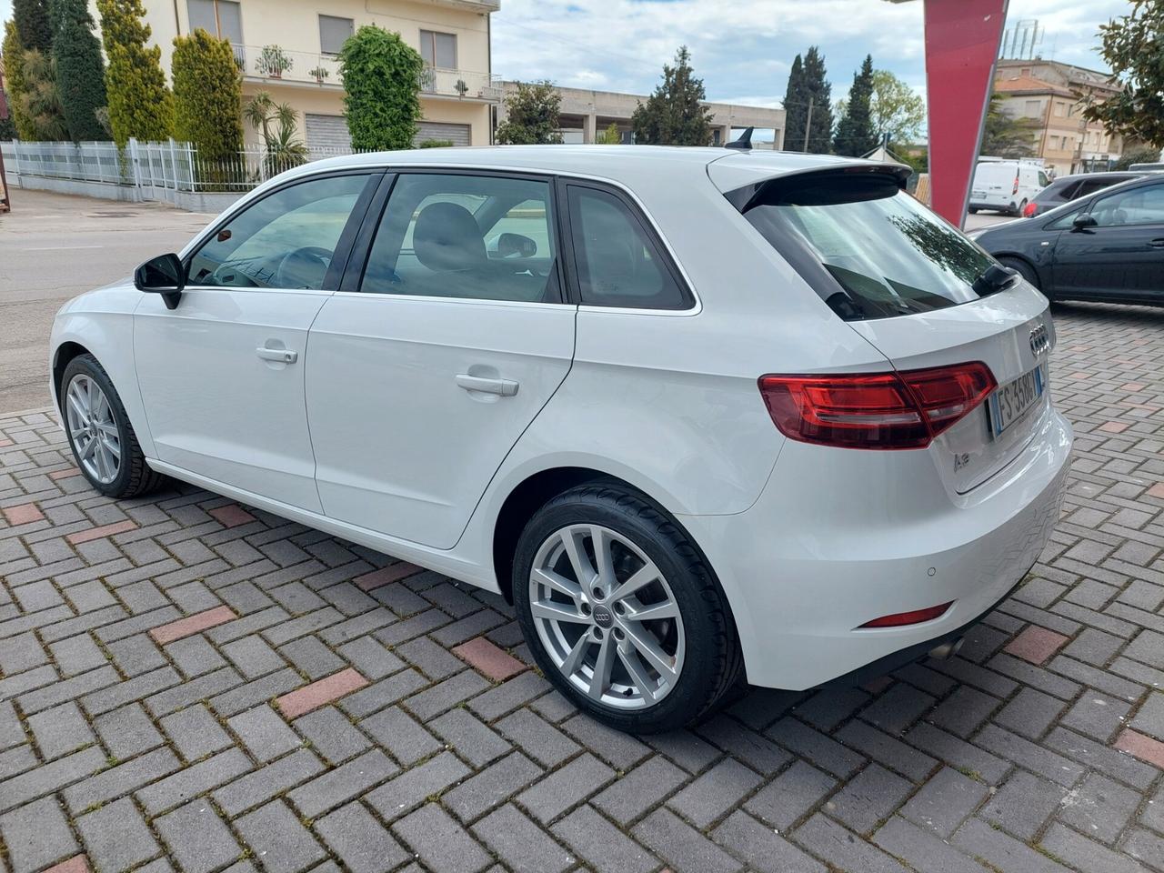 Audi A3 1.6 TDI 116CV NAVI LED CERCHIO 17