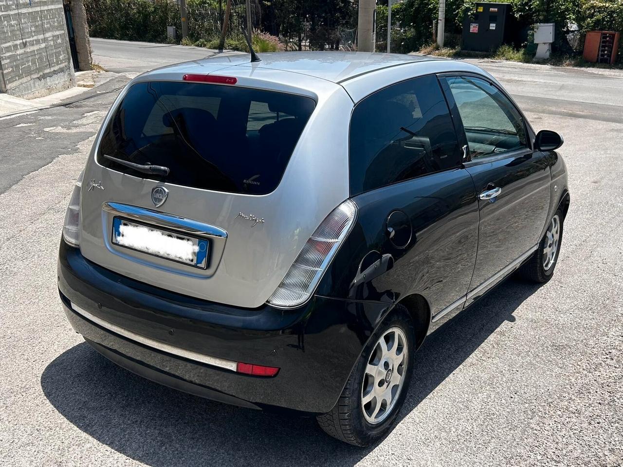 Lancia Ypsilon 1.3 MJT 75 CV Platino