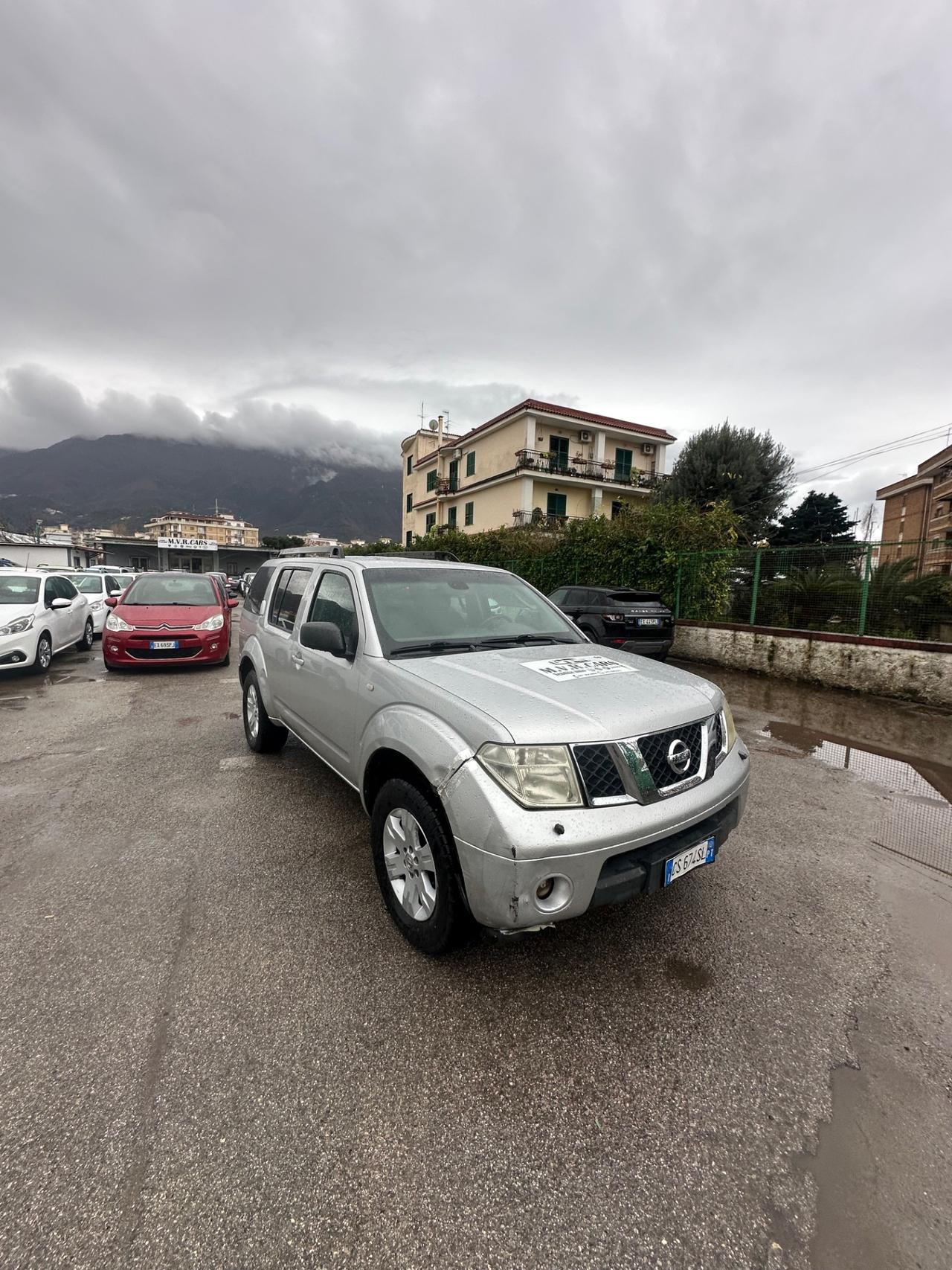 Nissan Pathfinder 2.5 dCi LE